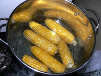 corn on the cob - This was part of our dinner the other night.. corn on the cob. So yummy. 