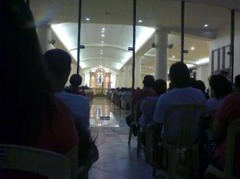 Misa de Gallo - This is the first day of the novena mass in Riverbanks Church. Notice the number of people on the first day. This dwindles as the novena mass goes on, but will peak again on the last day.