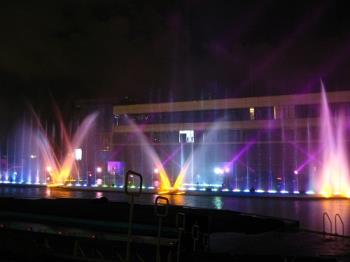 Manila Ocean Park Musical Fountain Show - A shot of the musical fountain show in Manila Ocean Park. Many spectators even said that it is better than the musical fountain show, Songs of the Sea in Singapore. I am really proud that there is an attraction like this in the Philippines and it was not so pricey too! I got a ticket for only 99 Philippine Pesos because of an online promo. Would you believe a world class show like this would be cheaper than a movie theater ticket. [em]thumbup[/em]