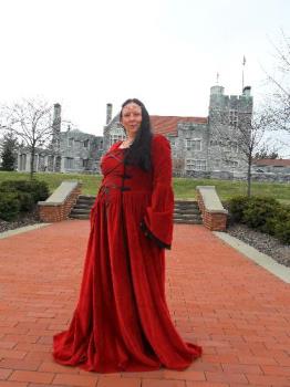 Old fashioned clothes - Dress from the king and queen days. What Royalty wore.