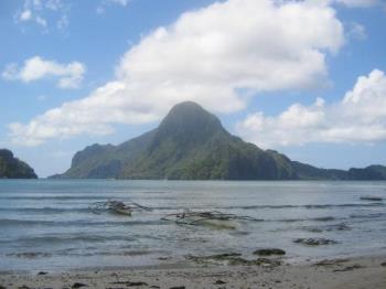 island in el nido palawan - I took this picture during a walk in the shore of el nido beach.