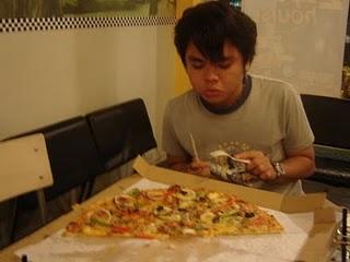 Pizza!!!! - Eating a whole Pizza