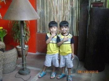Identical Twin - Enjoying life with a twin brother Identical Twin - Enjoying life with a twin brother