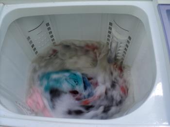 Washing Clothes the Easy Way - Washing Machine is Easier