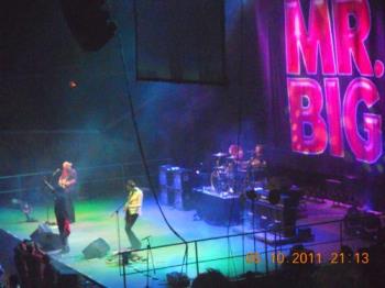 my shot at the mr big concert  - had fun with Mr big concert 