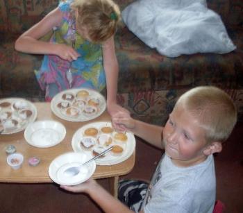 Harry and Alice making cakes - My two grandchildren decorating their cakes!!