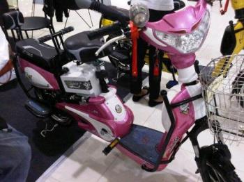 electric bicycle - It&#039;s pink and cool.