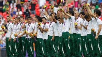 Mexico beats Brazil 2-1 to win the Olympic footbal - Mexico beats Brazil 2-1 to win the Olympic football gold medal