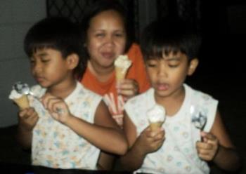 Ice cream! Ice cream! - Eating ice cream with loved ones and friend is delightful! Ice cream! Ice cream! - Eating ice cream with loved ones and friend is delightful!