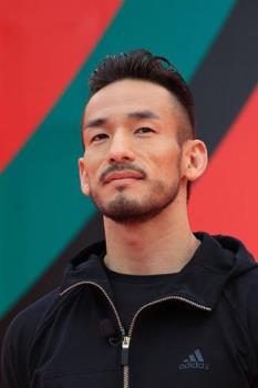 Hidetoshi Nakata is the most well-known Japanese f - Hidetoshi Nakata is the most well-known Japanese football player at his time.
