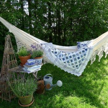 Summer! - This is not my own but I&#039;d love to try and enjoy lazing on it one fine summer day. Don&#039;t you think this is such a cool idea?