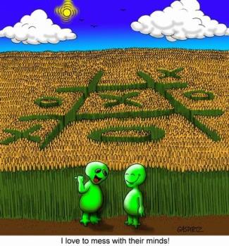 Cartoon of aliens standing in front of crop circles (c) Gaspirtz, Creative Commons 3.0