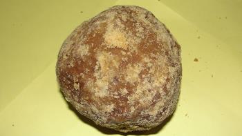 https://upload.wikimedia.org/wikipedia/commons/5/54/A_Jaggery.JPG