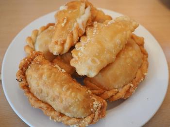 https://pixabay.com/en/empanadas-dumplings-food-eat-592354/