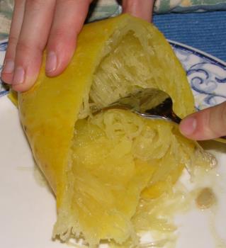 https://commons.wikimedia.org/wiki/File:Spaghetti_Squash_Prepared_500.jpg