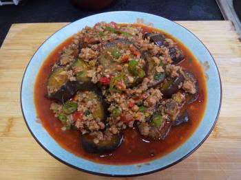 Stir-fried eggplant with minced meat