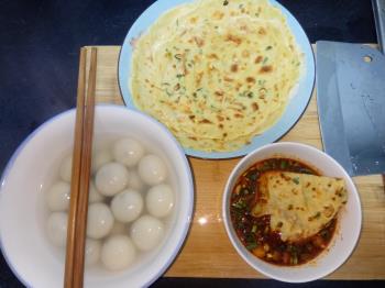 Chinese pancakes and sweet soup balls