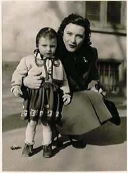 Young Anna with Mom