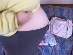 My belly during my first pregnancy - Essey in mommys belly