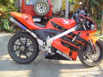 Honda - its a Honda VFR400CC :D