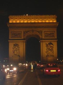 The Arc de Triomphe  - The Arc de triomphe at night what a sight, its beautiful.