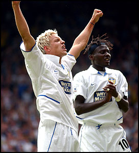 Alan Smith - Leeds United 2003 - Alan Smith at Leeds United celebrating with the fans.  My fave player of all time at Leeds.