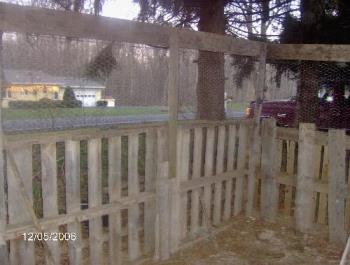 pallet fence - pallet fence