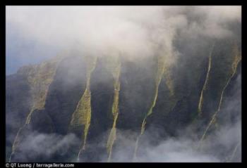 Fluted ridges !! - Fluted ridges seen through mist, Kalalau lookout, late afternoon. Kauai island, Hawaii, USA 