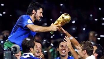 World cup football 2006 - ITALY guys celebrating the World cup football 2006 victory World cup football 2006 - ITALY guys celebrating the World cup football 2006 victory