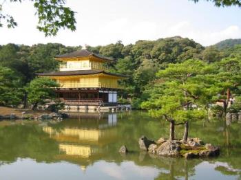 Kinkakuji Temple in Kyoto - This is a very beautiful temple.