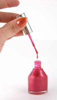 fingernails - Painting your fingernails