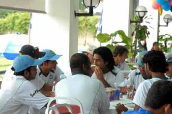 Relaxing in Cafeteria - Dhoni & company are relaxing out in the cafeteria, 11 September 2006