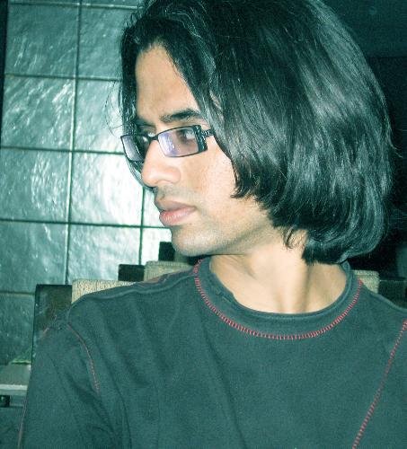 green hue - it was clikd just after my new hair cut...wid green hue :)