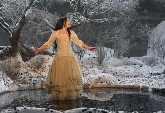 I feel as if I am sinking  - This is a pic of Amy Lee and her song Lithium. When I listen to this song, this is exactly how I feel.