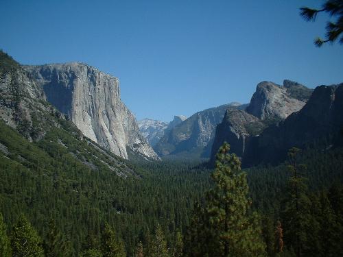 yosemite - Valley under glacier point in Yosemite (CA)