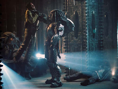 alien vs predator - a screenshot of the predator in the movie alien vs predator