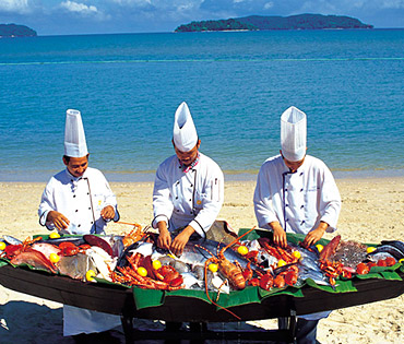 Seafood by the sea - Enjoy eating seafood? Enjoying seafood by the sea is a great experience that all of you should try especially the seafood lovers.