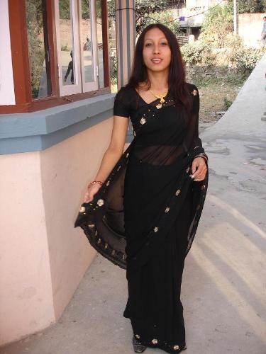 Nepali gurl - Ya this a typical nepali gurl wearing typical traditional customs that is sarii.. She looks beautiful..