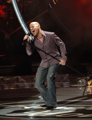 Chris Daughtry - Another good pciture of Chris Daughtry performing