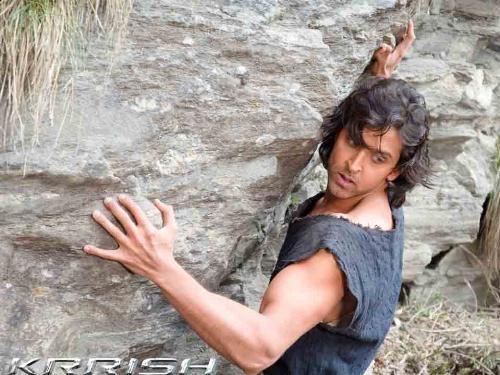 krish - hrithik climbing a rock in krish movie