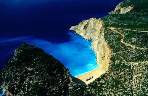 a beauty - a beautiful scenery.i got this through a mail.it is a breathtaking scene