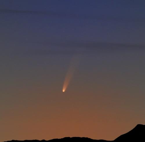 Comet McNaught at twilight - Comet McNaught-Hartlry has become known as ‘The Great Comet Of 2007’. Here is a picture of it at twilight.
