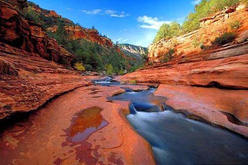 a beautifull hill station - it is really very beautifull and romatic place. mostly people dreams like this type of place.