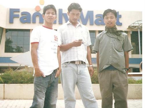 m wid my frien in banglor (INDIA) - Near FAMILY MART
