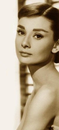 audrey hepburn - hepburn famous for her fashions