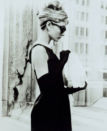 breakfast at tiffiny's - audrey hepburn having breakfast at tiffiny's