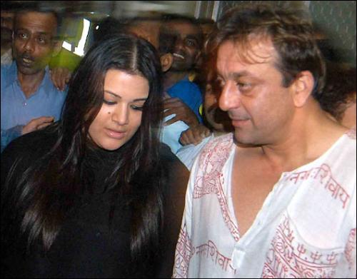 sanju with his daughter - sanjay dutt with his daughter on the airport...............just after her arrival from america......