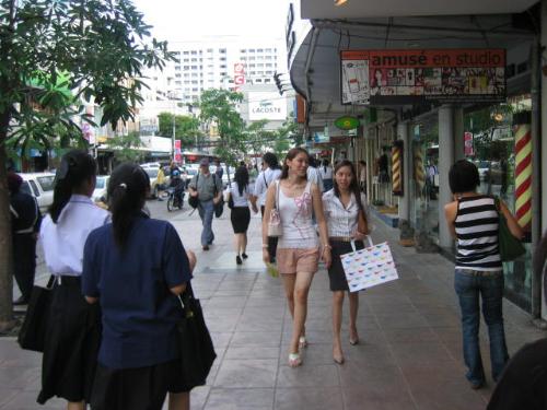 bangkok shopping  - bangkok shopping avenue near paragon