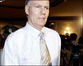 Greg Chappell - Greg Chappell was hit by a unknown man