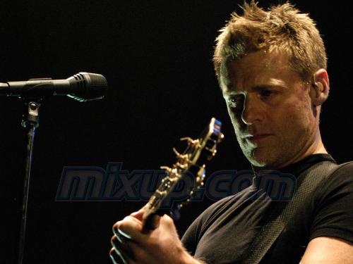 bryan adams - this is one of my favourite pics of bryan adams who is one of the greatest rocker of all times.he has a different voice altogether.  bryan rocks.........